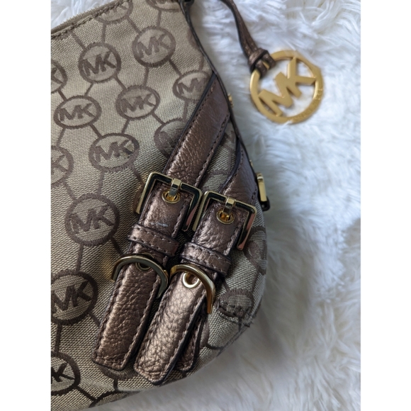 Grayson Convertible | Michael Kors - Picture 5 of 7